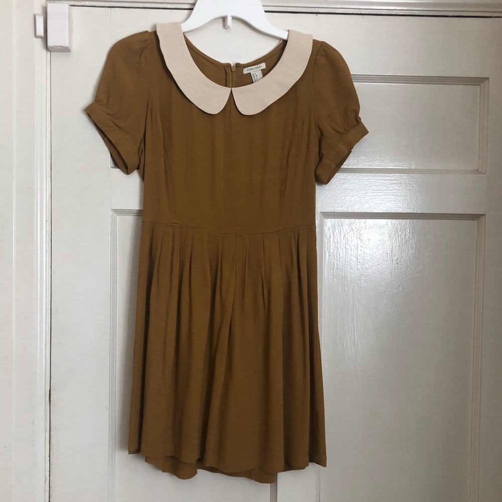 Peter Pan collar dress
